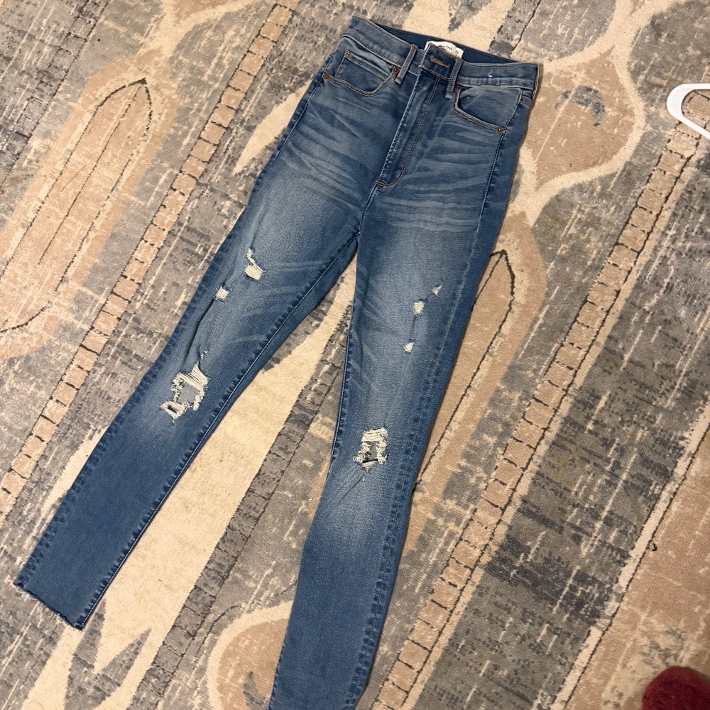 Abercrombie The Super Skinny Ultra High Rise 25/0R